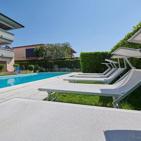 Front Lake Studio With Loft Bed And Pool Бардолино Экстерьер фото