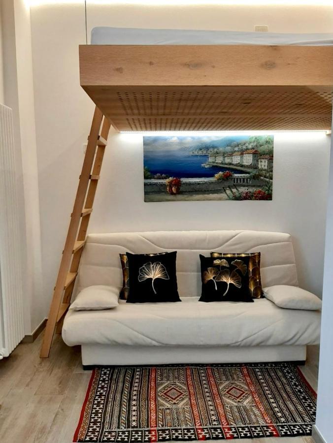 Front Lake Studio With Loft Bed And Pool Бардолино Экстерьер фото