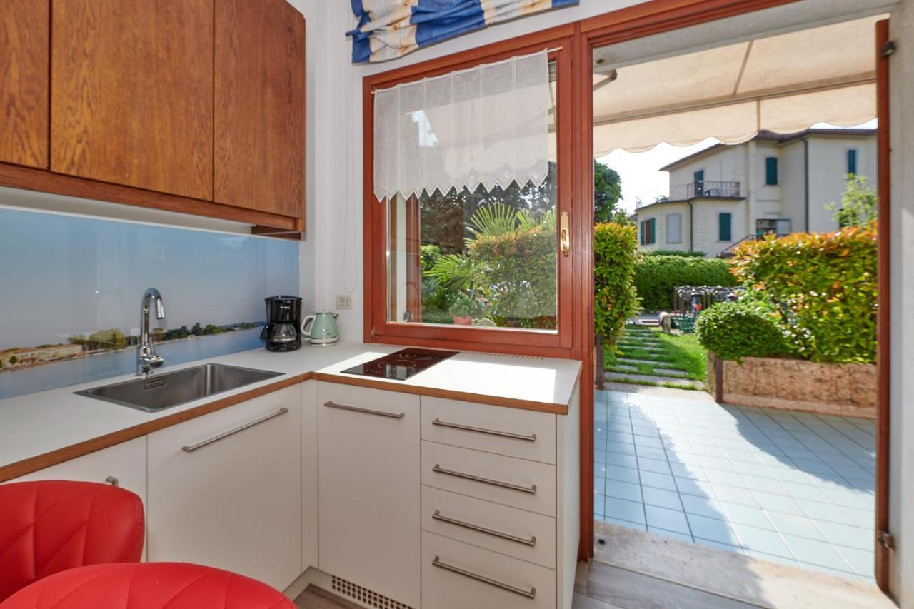 Front Lake Studio With Loft Bed And Pool Бардолино Экстерьер фото
