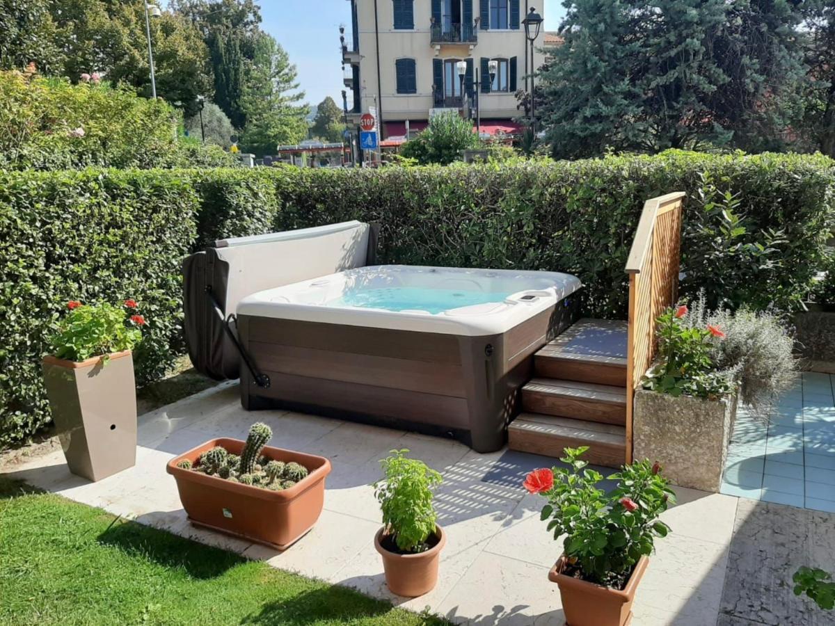 Front Lake Studio With Loft Bed And Pool Бардолино Экстерьер фото