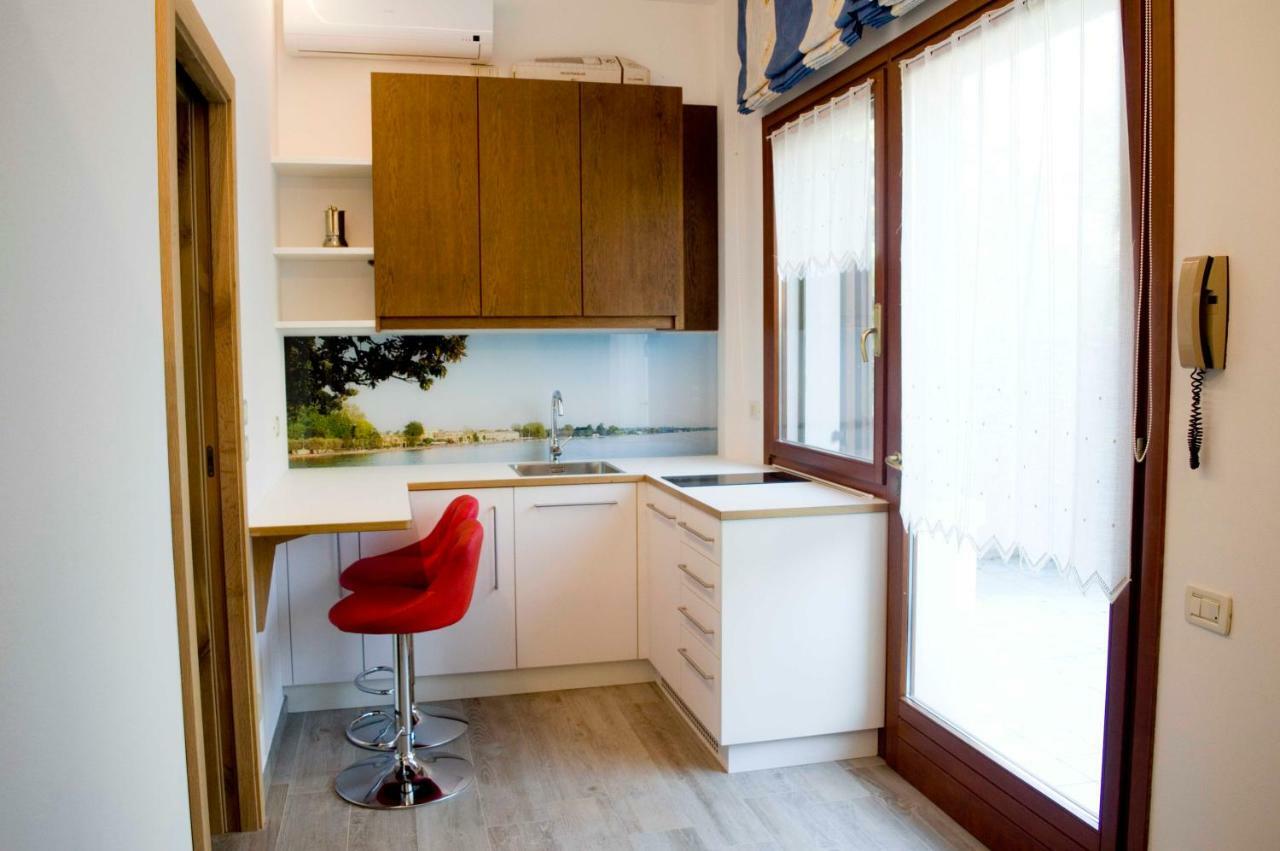 Front Lake Studio With Loft Bed And Pool Бардолино Экстерьер фото